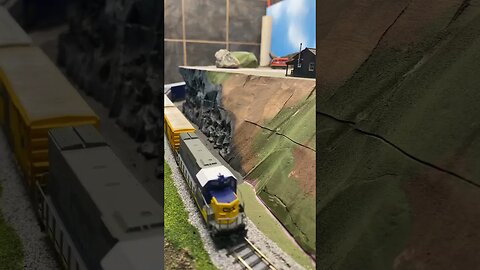 N Scale CSX on mountain pass