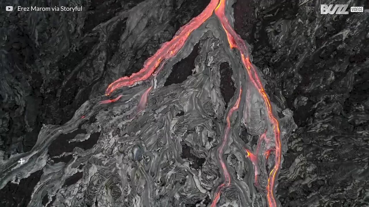 Drönare fångar otroliga bilder av lava som flyter från vulkanen Kilauea