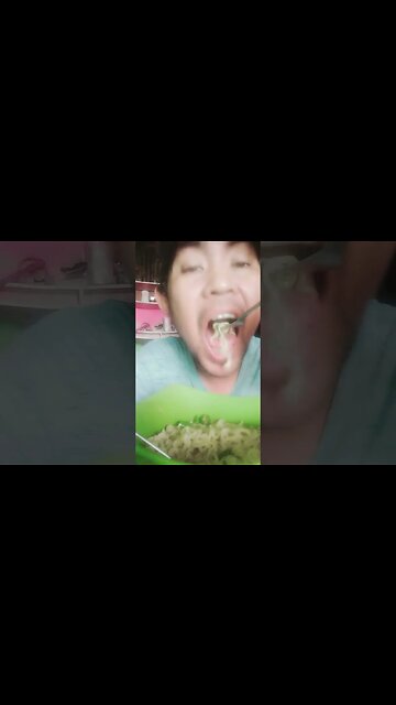 As usual, eat noodles mixed with chili