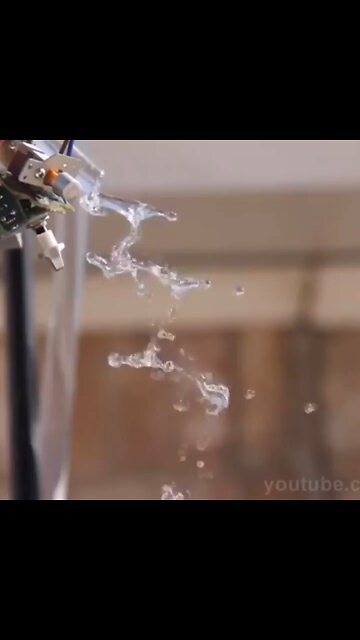 A 24 Hz sound wave with a frequency of 24 frames per second creates a standing wave effect.