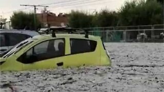 Tempestade de granizo causa cheias no México