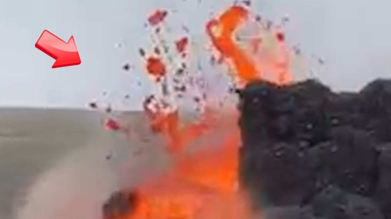 Dangerous! Erupting in front of tourists [Mystery]