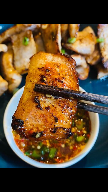 Seared Pork Jowl With Chili Sauce 猪脸蘸水