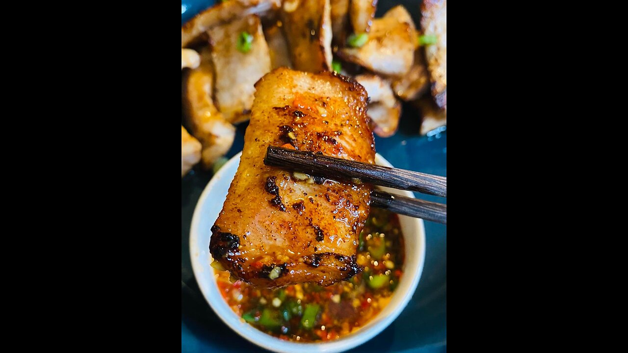 Seared Pork Jowl With Chili Sauce 猪脸蘸水