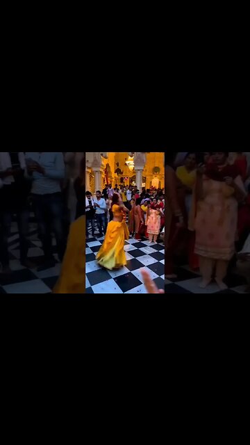 Vrindavan iskcon temple bhajan dance #vrindavan #iskcon #dance #bhajan #krishna #radhe #shorts #4k