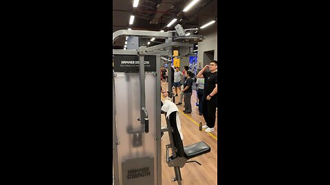 Nice day. Pure triceps and shoulders. #luis1_3711 #triceps #biceps #abs #chest #core #arms