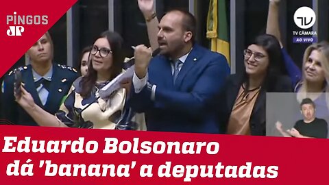 Eduardo Bolsonaro dá 'banana' a deputadas de esquerda