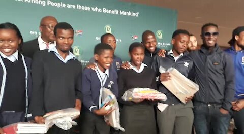 SOUTH AFRICA - Cape Town - Cape Town City FC Accompanies Gift of the Givers in Khayelitsha (cell phone videos) (FGz)