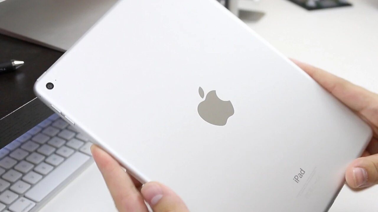 Silver iPad Air 2 Unboxing, Hands On