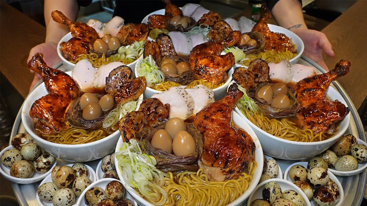 sooo good!! Amazing Chicken Ramen(Black chicken noodles soup) / Korean street food😛🍖🍗