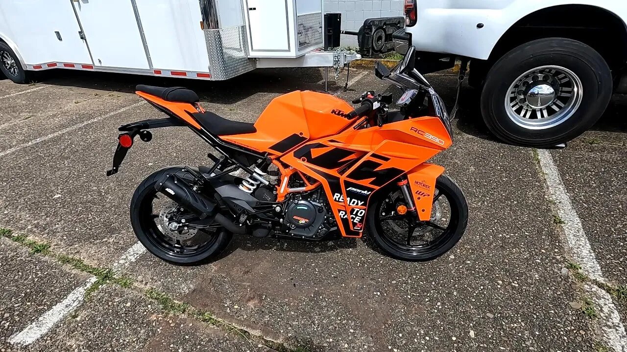 2023 KTM RC 390 - Best Beginner Sport Bike!