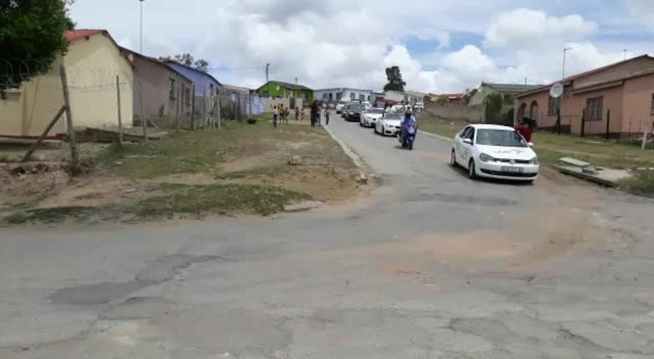 Springboks centre Lukhanyo Am receives hero's welcome in his hometown in Eastern Cape (ESm)