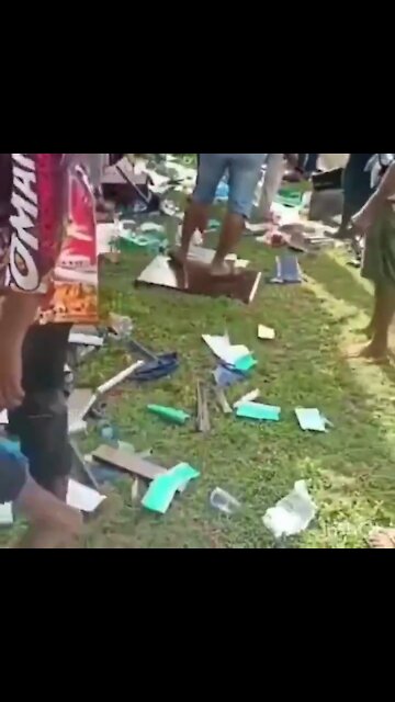 Urgent !!! Villagers destroying vaccins Centers