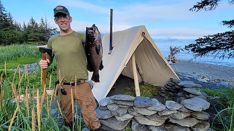 4 Days Alone in Alaska - Bushcraft Camping & Foraging Food