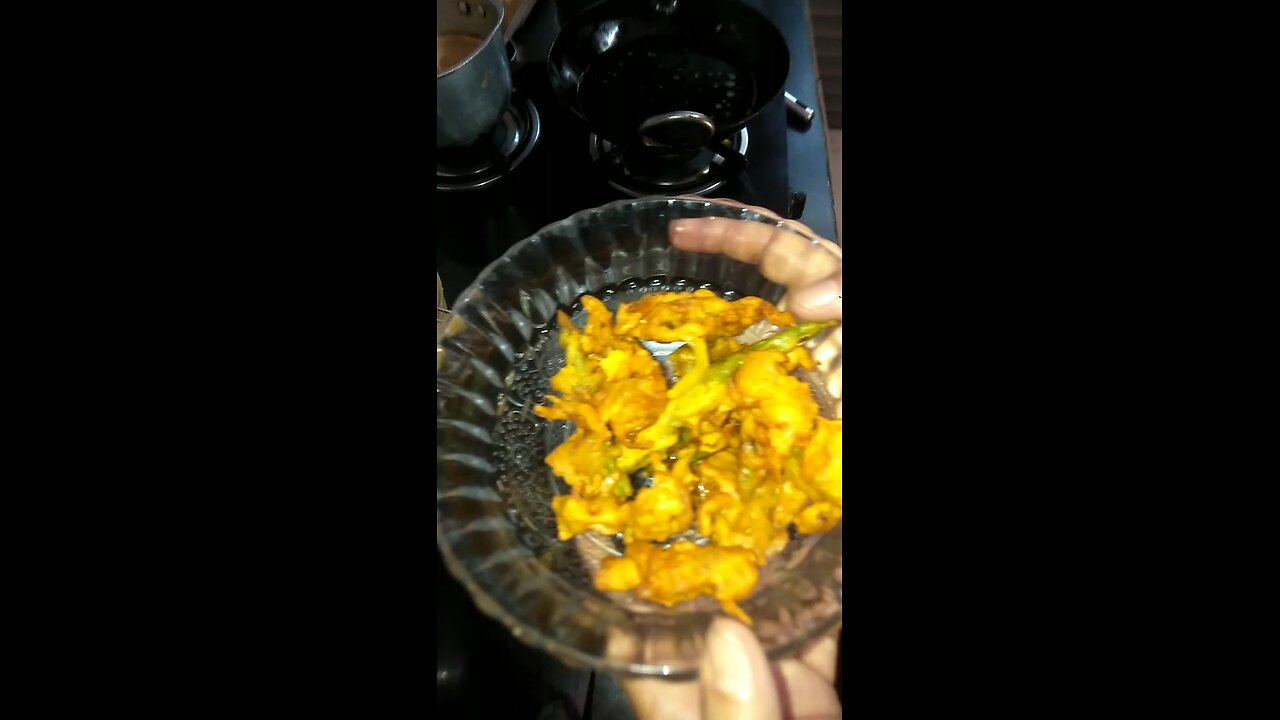 Onion potato green chilly mix पकौड़े rainy day special