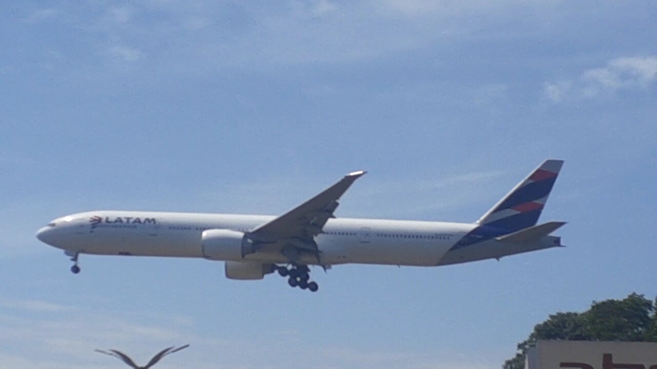 Boeing 777-300ER PT-MUF na final antes de pousar em Manaus vindo de Guarulhos 17022021