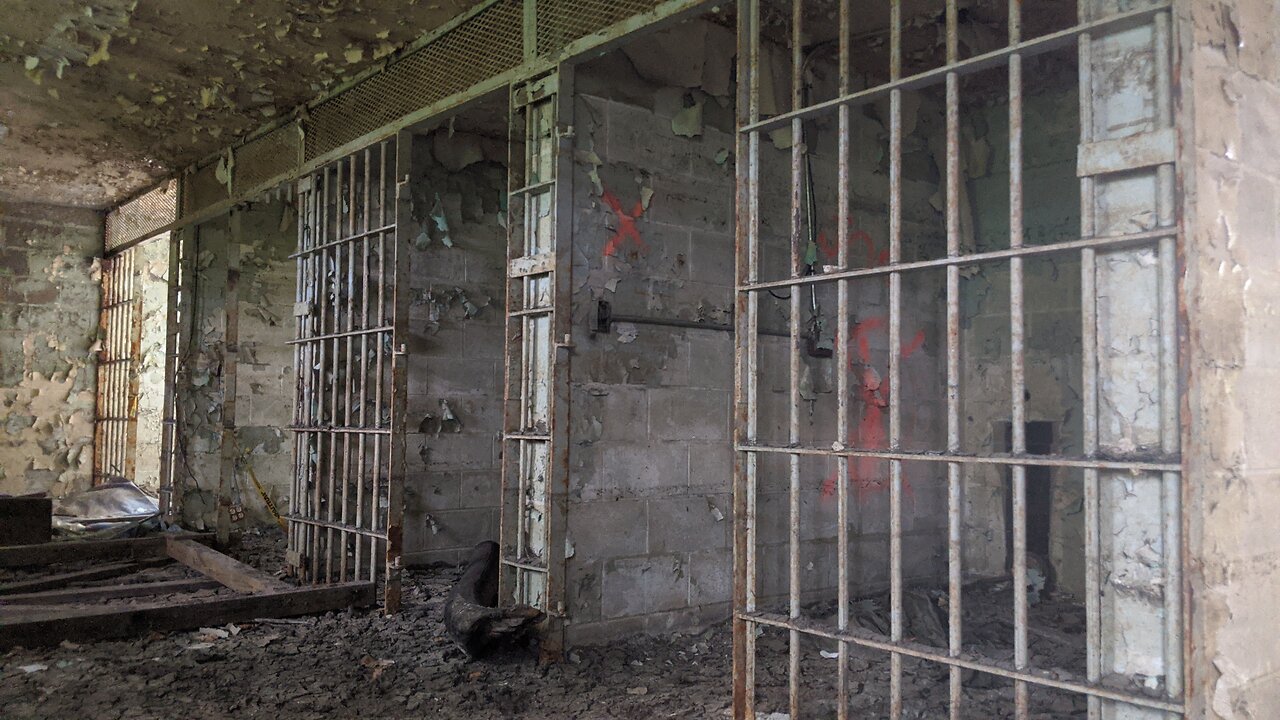 Exploring an Abandoned Prison | Missouri July 2020