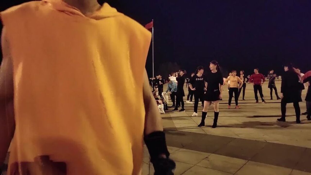 现场领舞广场舞《香吉士》，就连小朋友都学会了，片尾有教学喔【順能炫舞團】