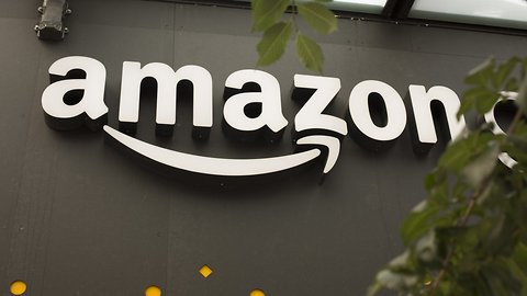 Amazon Reportedly Could Buy Some Toys R Us Locations