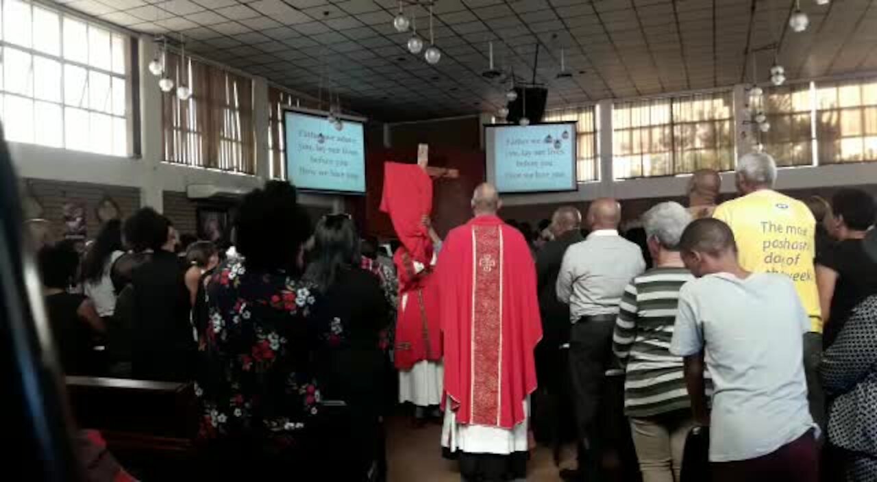 SOUTH AFRICA - Johannesburg - Good Friday service (Video) (YVs)