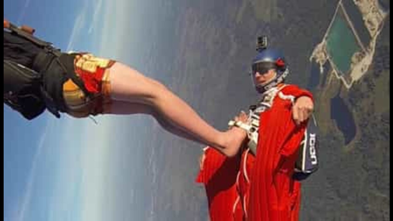 Fallskärmshoppare och wingsuiters gör ett episkt hopp tillsammans