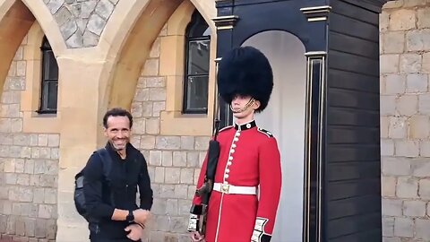 Windsor Castle guards and piss taking tourist #horseguardsparade