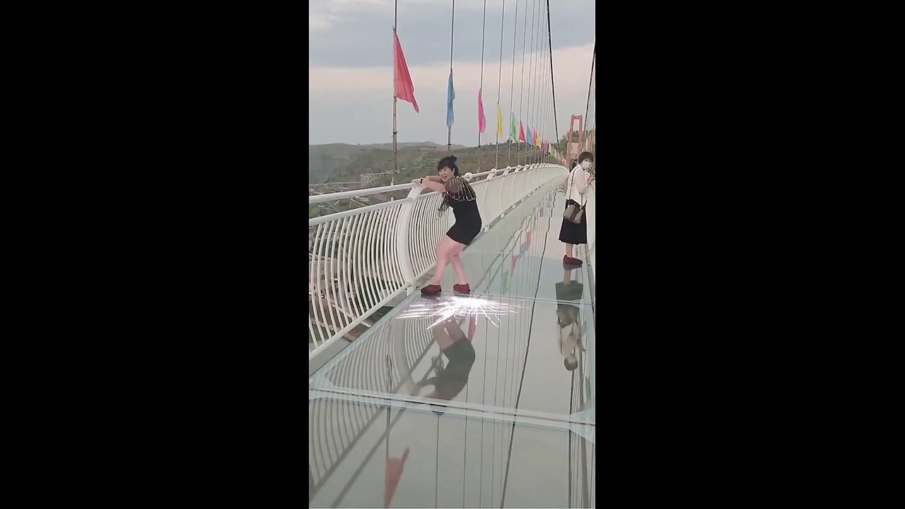 China glass bridge video