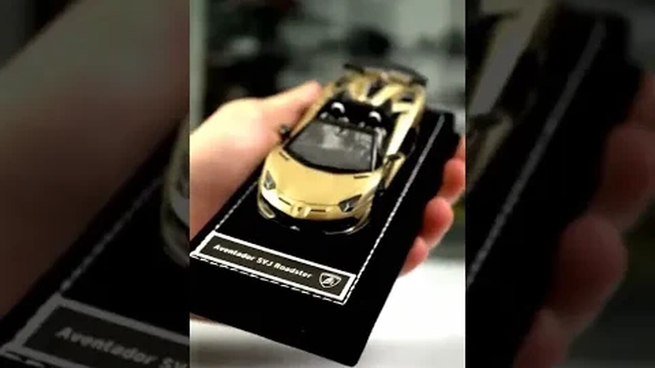 Lamborghini Aventador SVJ Roadster - LookSmart 1/43