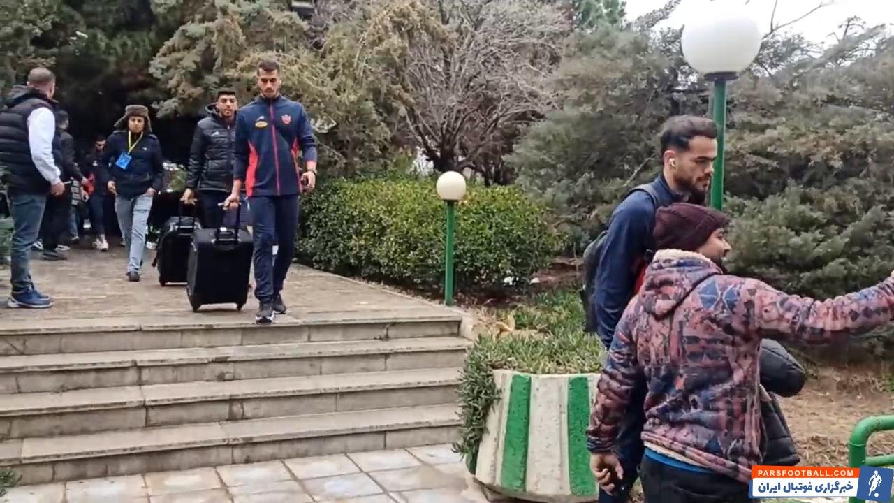 ورود بازیکنان پرسپولیس و ذوب آهن به فولادشهر