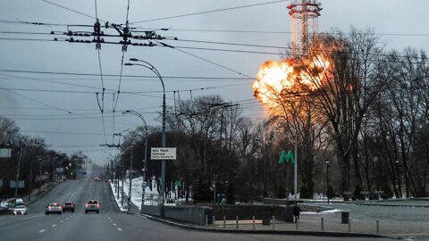 Bombing and fighting in Ukraine's capital Kyiv - BBC News