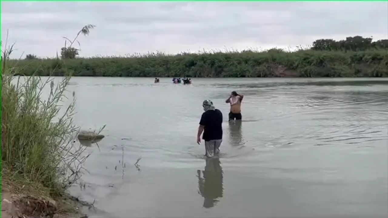 Fox News captured smugglers moving Nicaraguans across the river in Piedras Negras