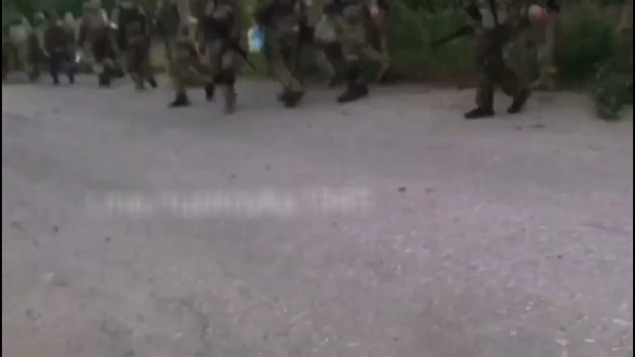 Ukrainian troops fleeing somewhere