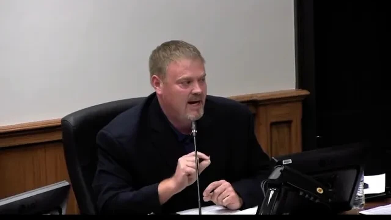 Sumner Co SB member challenges the Director to protect students by removing inappropriate books