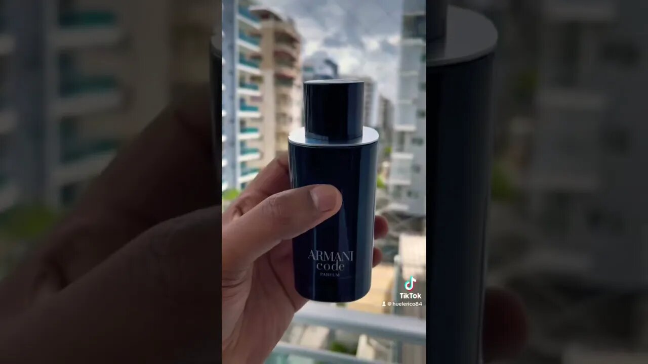 Esta fragancia vuelva loca a las mujeres - ARMANI CODE PARRUM