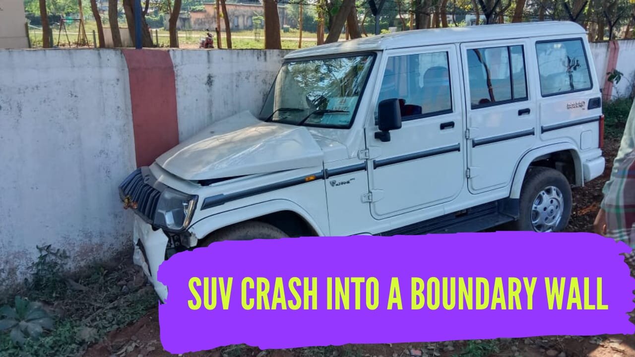 Accident: SUV crashed into a boundary wall at OMP ,Jharsuguda India