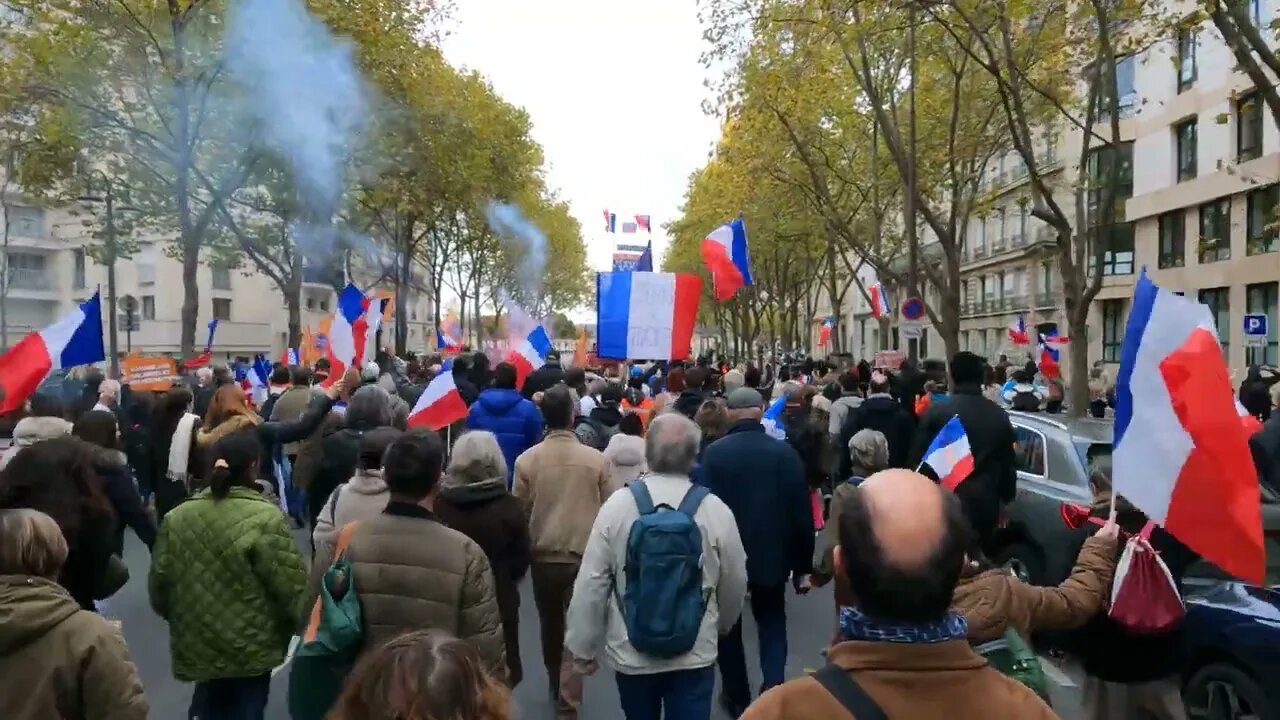 CORTÈGE NATIONAL POUR LA PAIX ET LA LIBERTÉ - Réintégration des suspendus - 19/11/2022 - Video 9