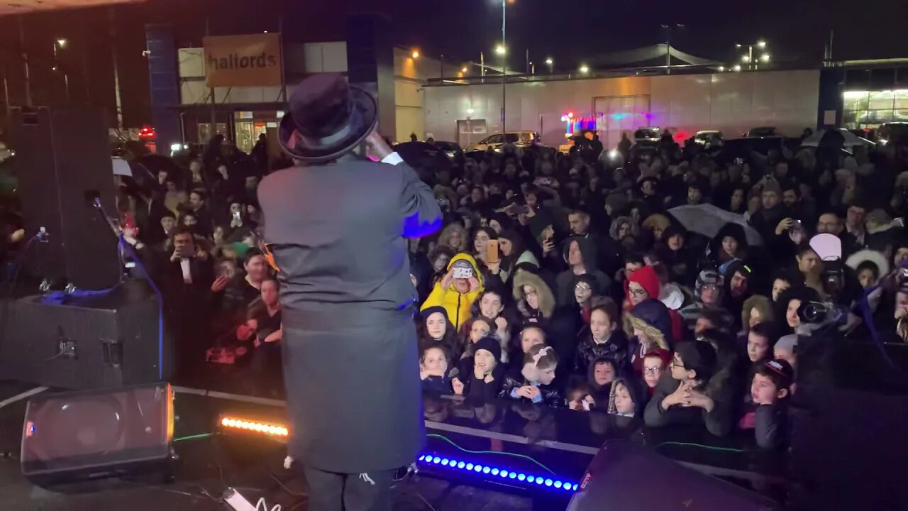 Nissim Black - 8 Flames - UK Tour Chanukah 🕎 Lchaim Chabad Concert Manchester - Bright Lights!