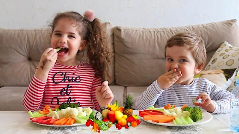 Sibling Hilariously Eating Vegetables