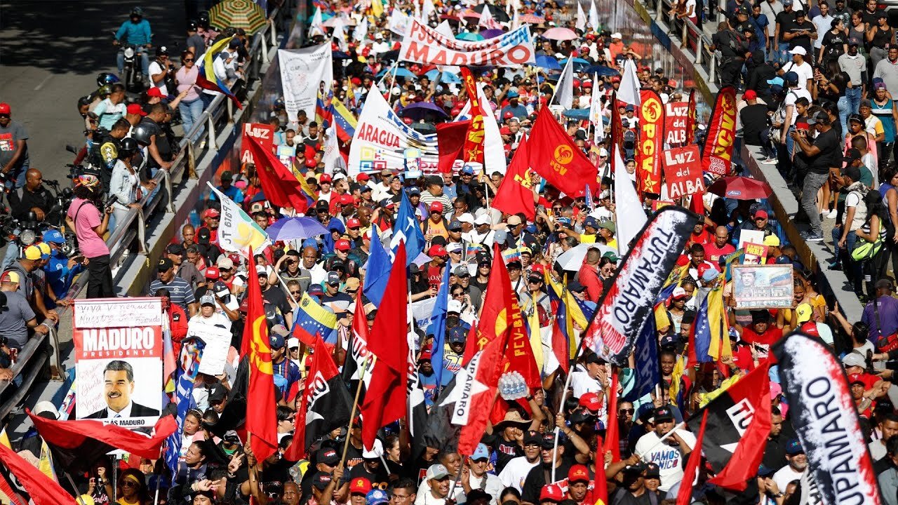 Miles de personas exigen en Venezuela que el régimen de Maduro admita su derrota en los comicios