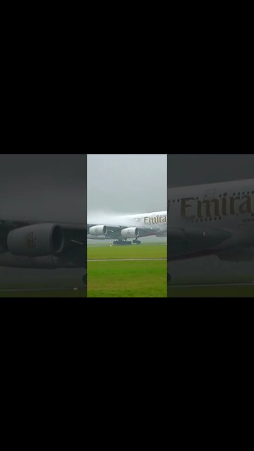 💧A380 in fog & wet runway