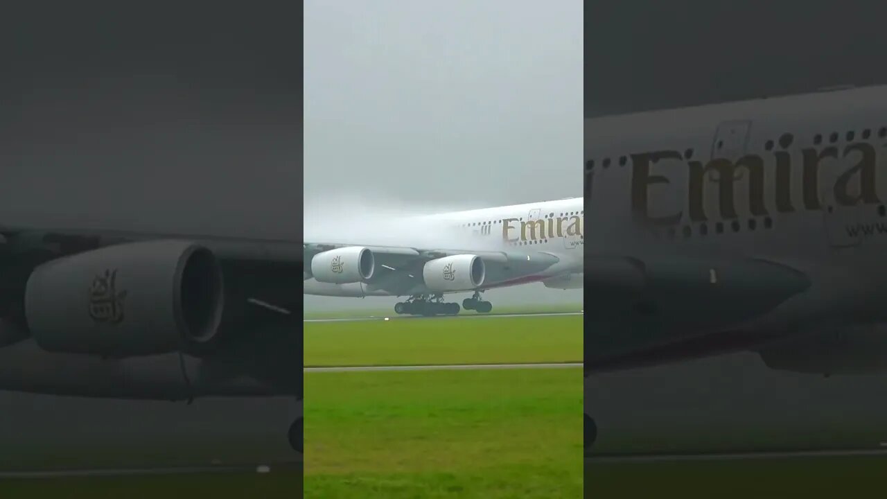 💧A380 in fog & wet runway