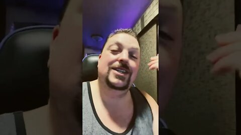 He’s Chillin With Lions When They Eat 😲