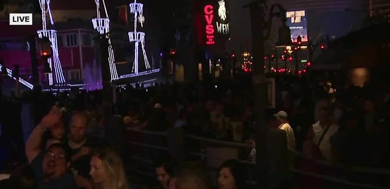 Thousands watch fireworks on Las Vegas Strip