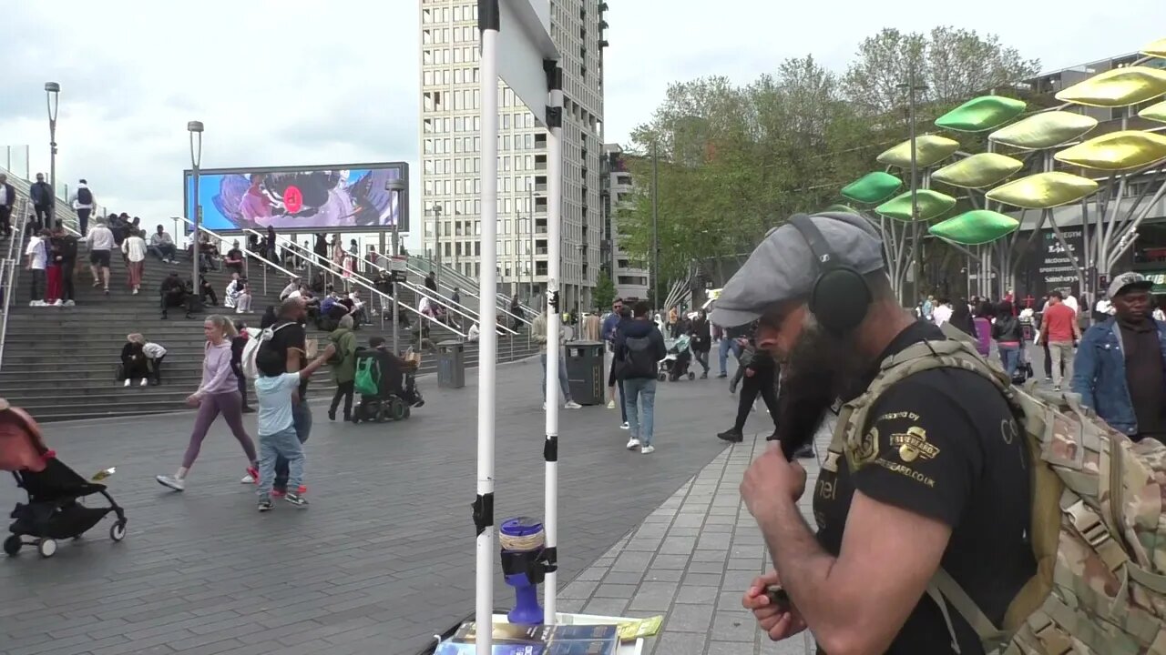 CovFF at the Dawah Stall. Like & Subsribe.