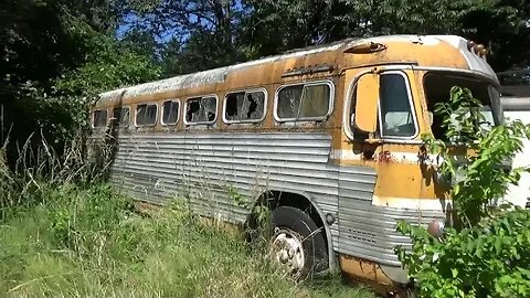 1952 GMC Bus & 1940's Mack Bus (CTR-153)