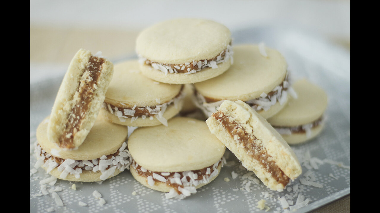 Alfajor de Maizena com recheio de Doce de Leite / Alfajor de Maizena with dulce de leche filling