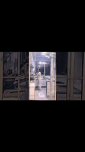 Save yourself! #kitchen #kitchenvideo #wentwrong #kidsfirst #wife #husband shoutout @funny.pet.style