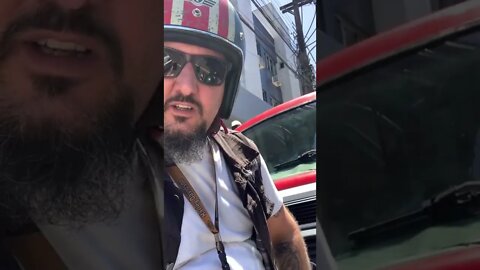A Kombi de 200 mil veio me caçar na motoca #shorts