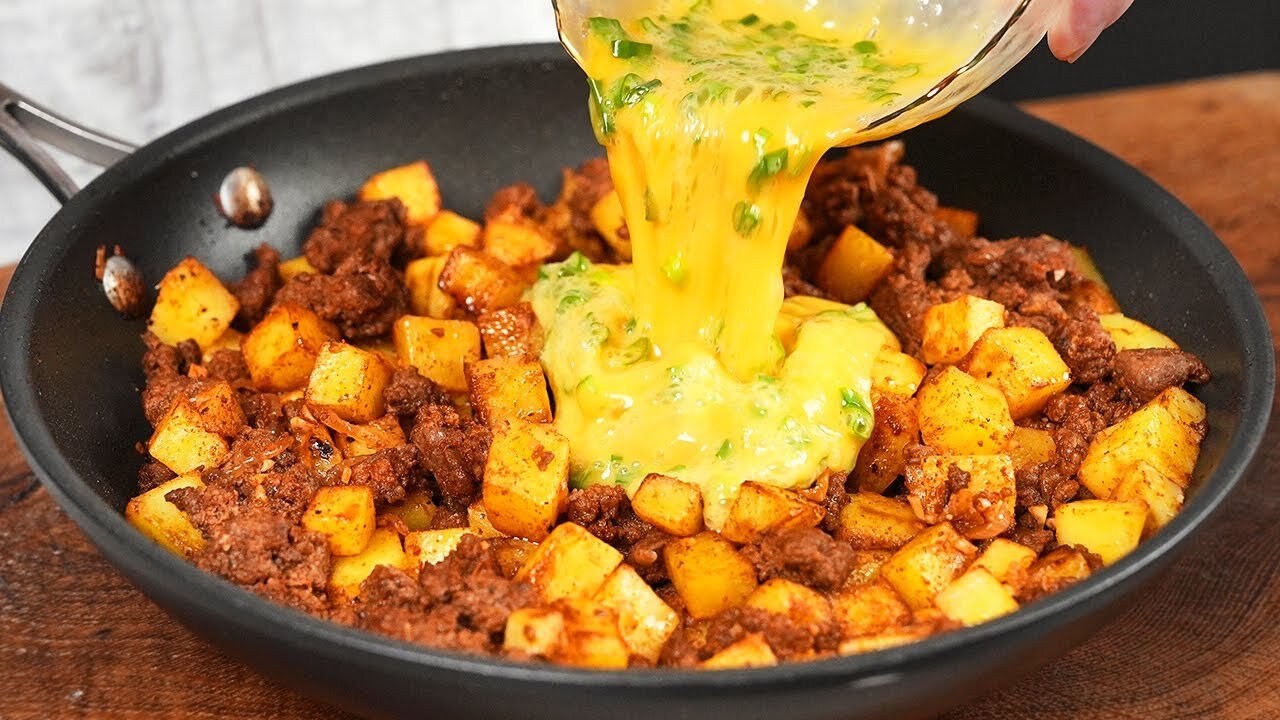 Minced beef with potatoes and eggs is an incredibly easy dish!