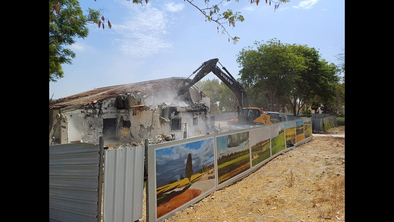 This morning they began the demolition of the house of Pasi Cohen in Kibbutz